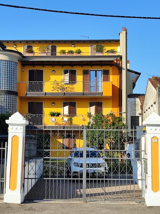 فيلافرانكا دي فيرونا Lovely Casa Paola Villlafranca Centro Zimmer Rooms المظهر الخارجي الصورة